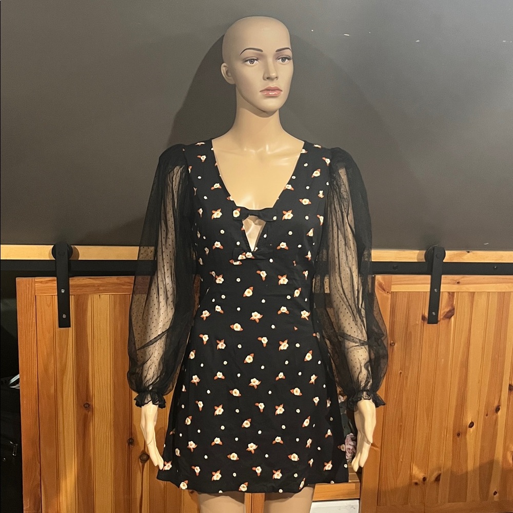 NEW WEWOREWHAT V-Neck Mesh Balloon-Sleeve Floral Mini Dress